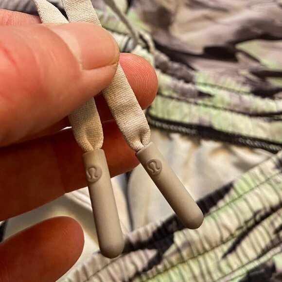 Lululemon Pace Breaker 7" Unlined Short - Large - Picture 6 of 7